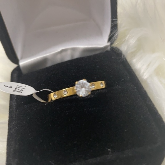 ✨💍Dainty Round Zirconia Rhinestone Engagement Ring 💍✨ - Picture 10 of 16